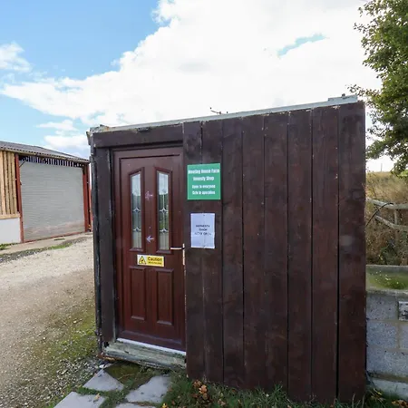 Stable Staintondale