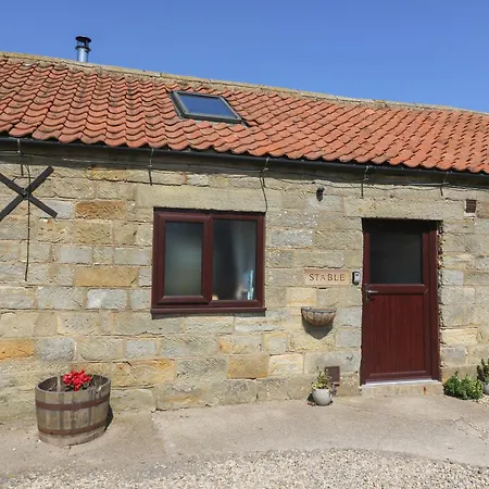 Stable * Staintondale