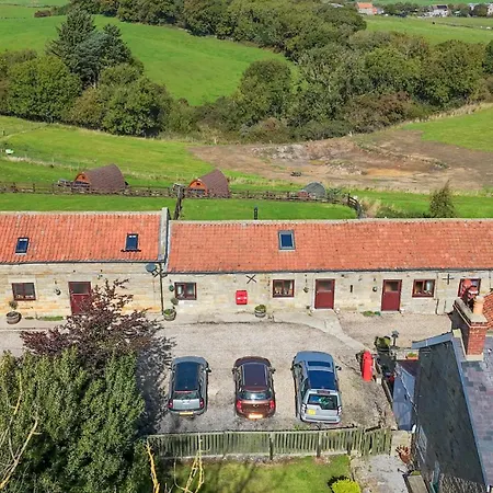 Stable * Staintondale